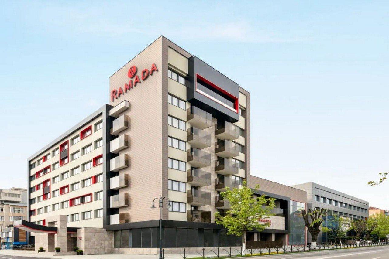 Ramada By Wyndham Ramnicu Valcea Hotel Buitenkant foto
