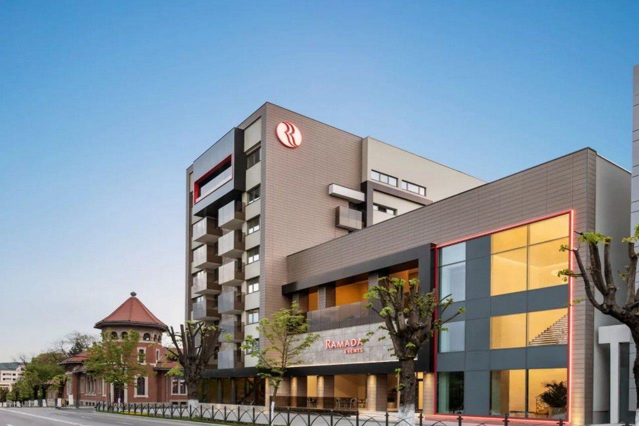 Ramada By Wyndham Ramnicu Valcea Hotel Buitenkant foto