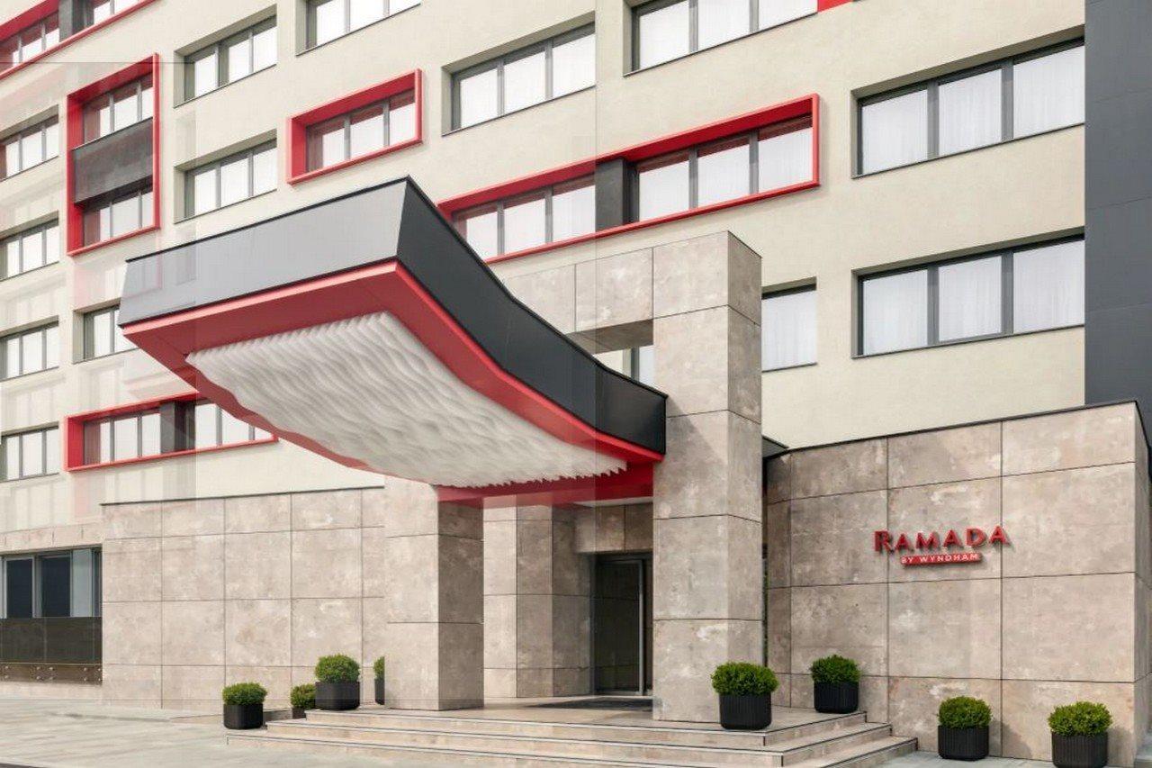 Ramada By Wyndham Ramnicu Valcea Hotel Buitenkant foto