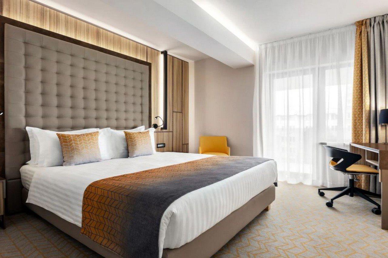Ramada By Wyndham Ramnicu Valcea Hotel Buitenkant foto