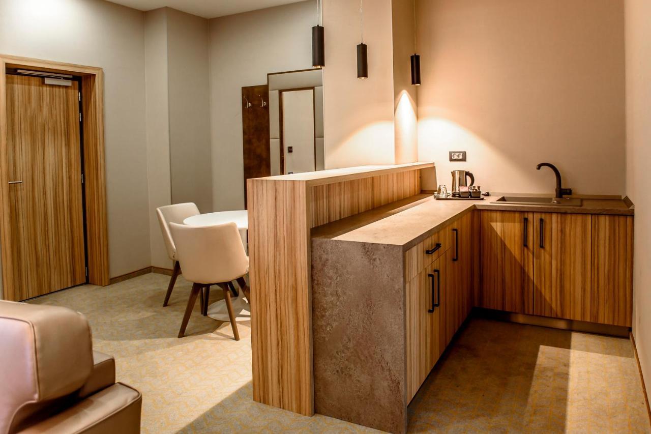 Ramada By Wyndham Ramnicu Valcea Hotel Buitenkant foto