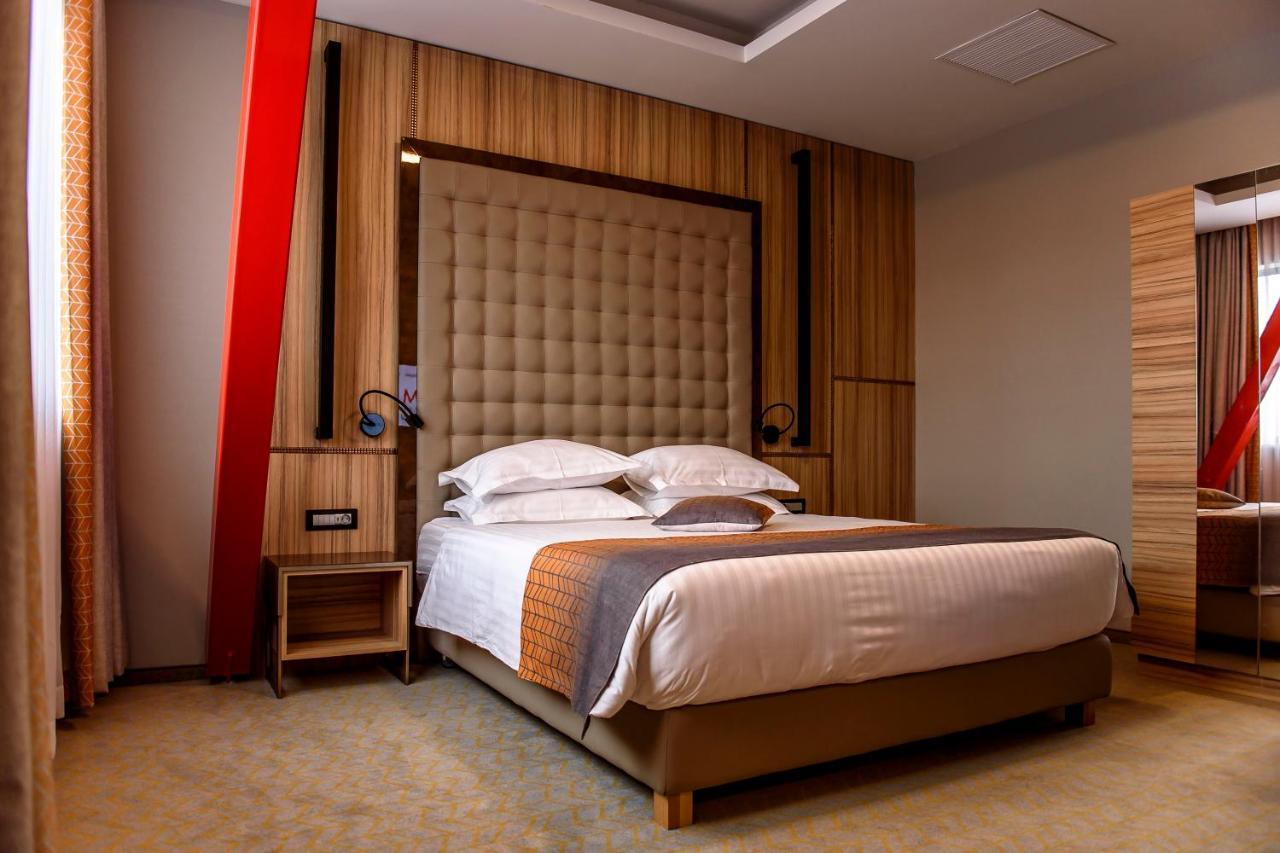Ramada By Wyndham Ramnicu Valcea Hotel Buitenkant foto