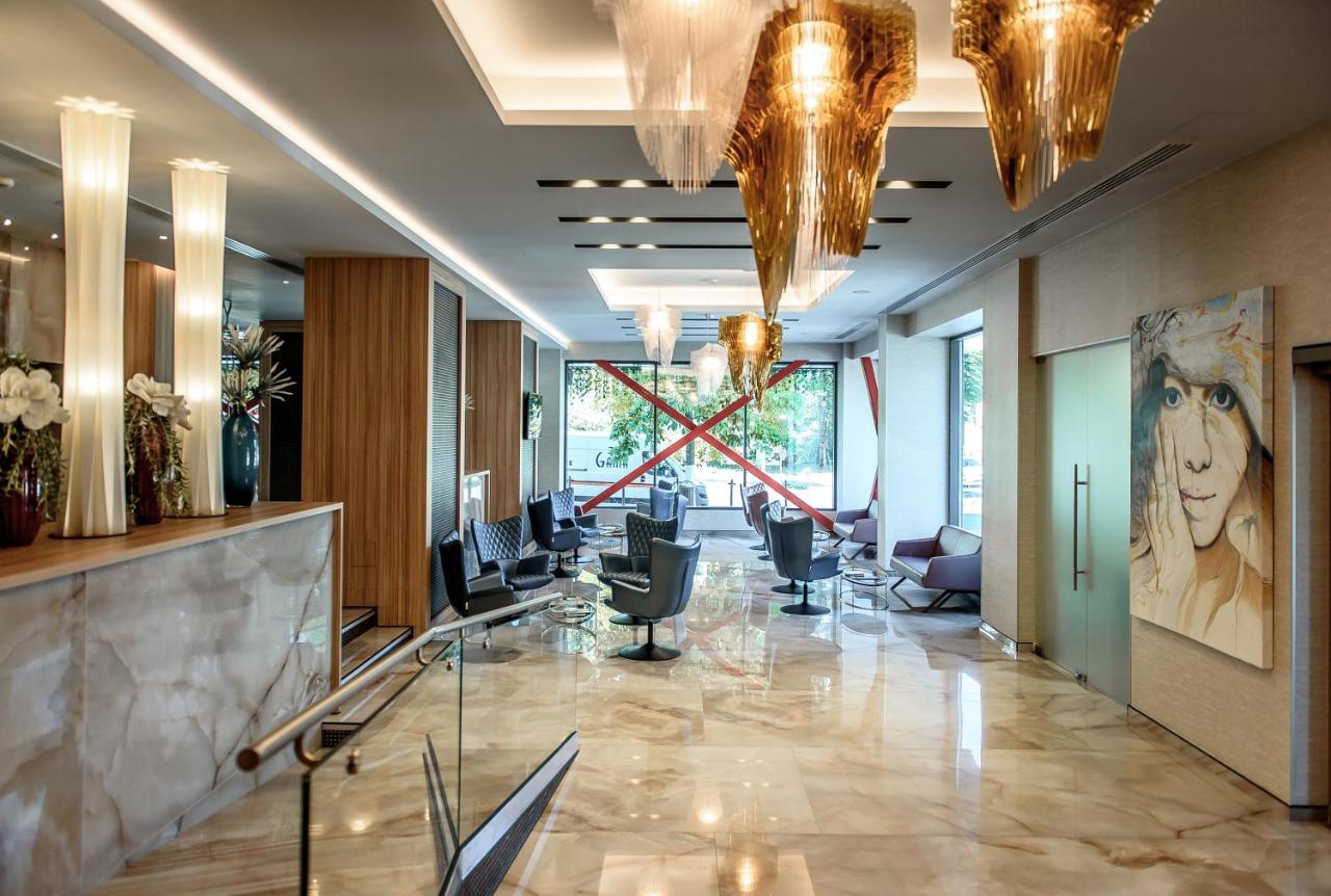 Ramada By Wyndham Ramnicu Valcea Hotel Buitenkant foto