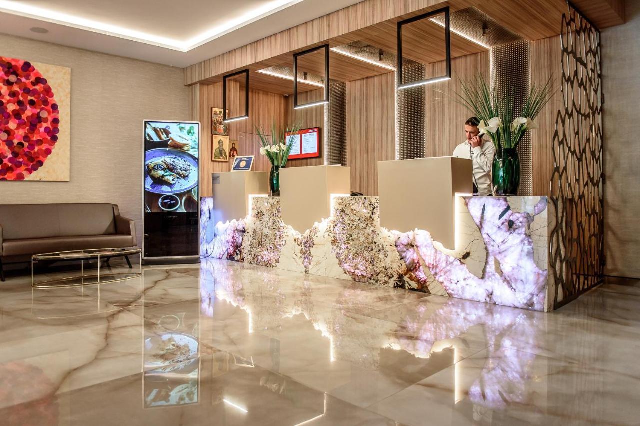 Ramada By Wyndham Ramnicu Valcea Hotel Buitenkant foto