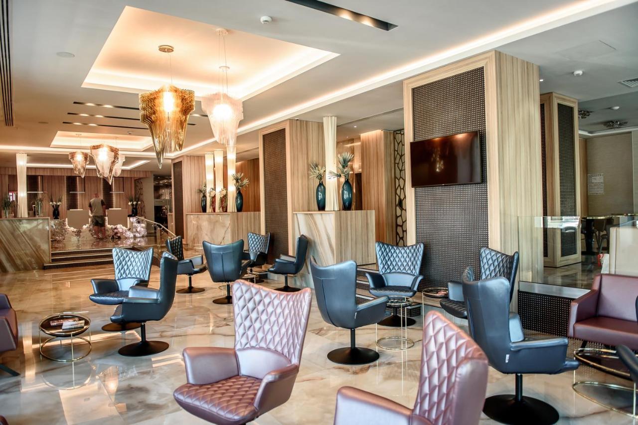 Ramada By Wyndham Ramnicu Valcea Hotel Buitenkant foto