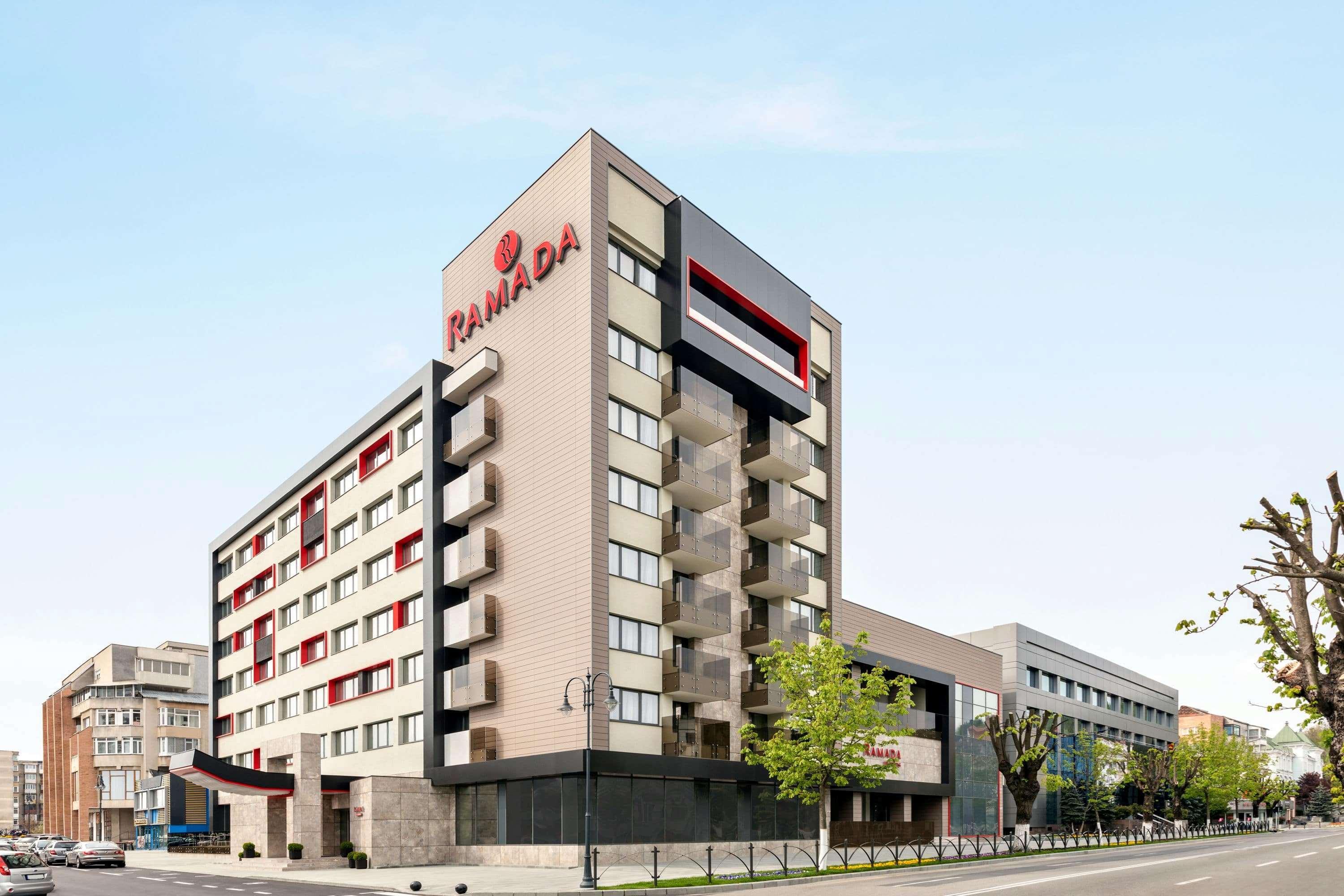 Ramada By Wyndham Ramnicu Valcea Hotel Buitenkant foto