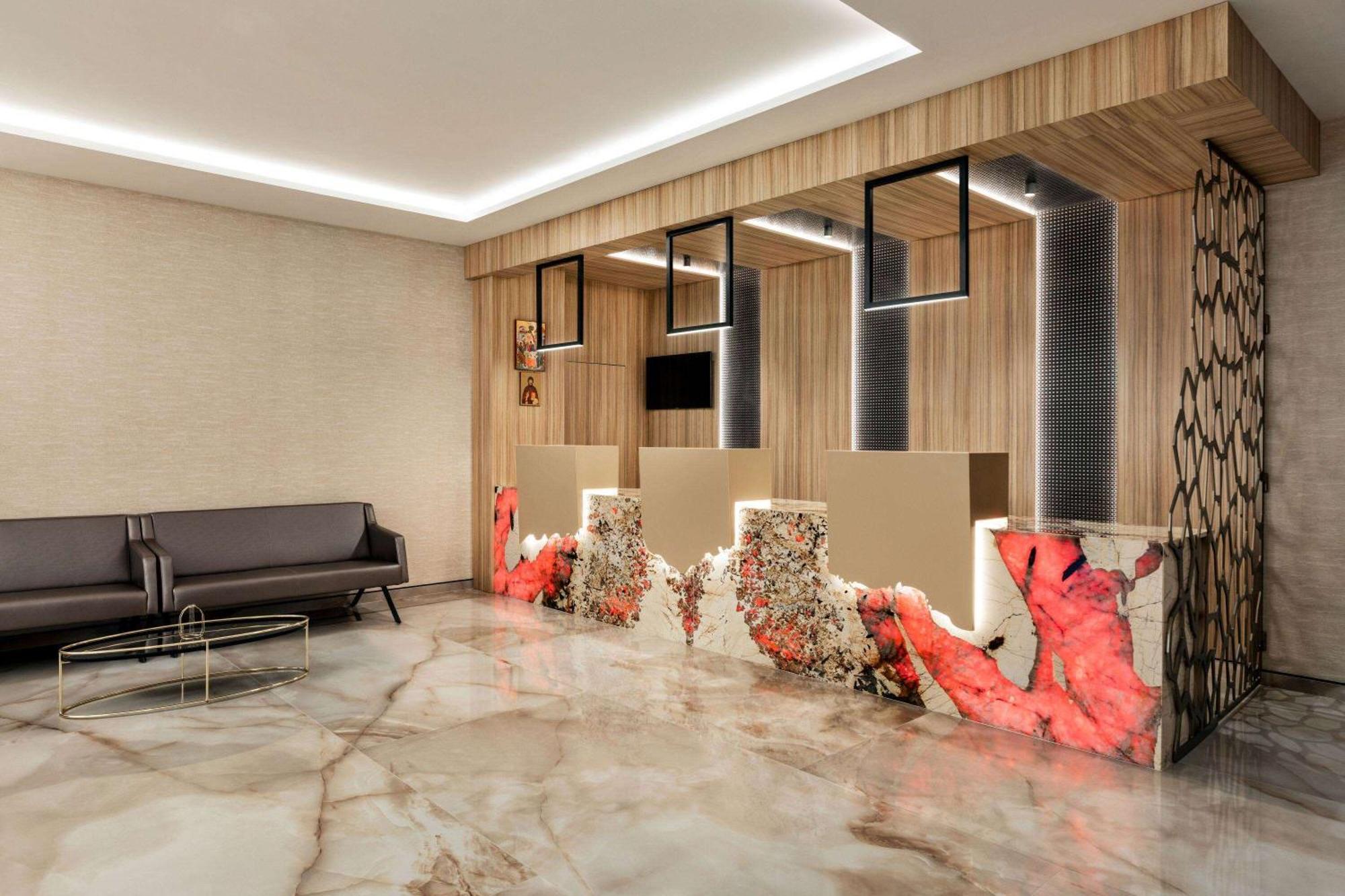 Ramada By Wyndham Ramnicu Valcea Hotel Buitenkant foto