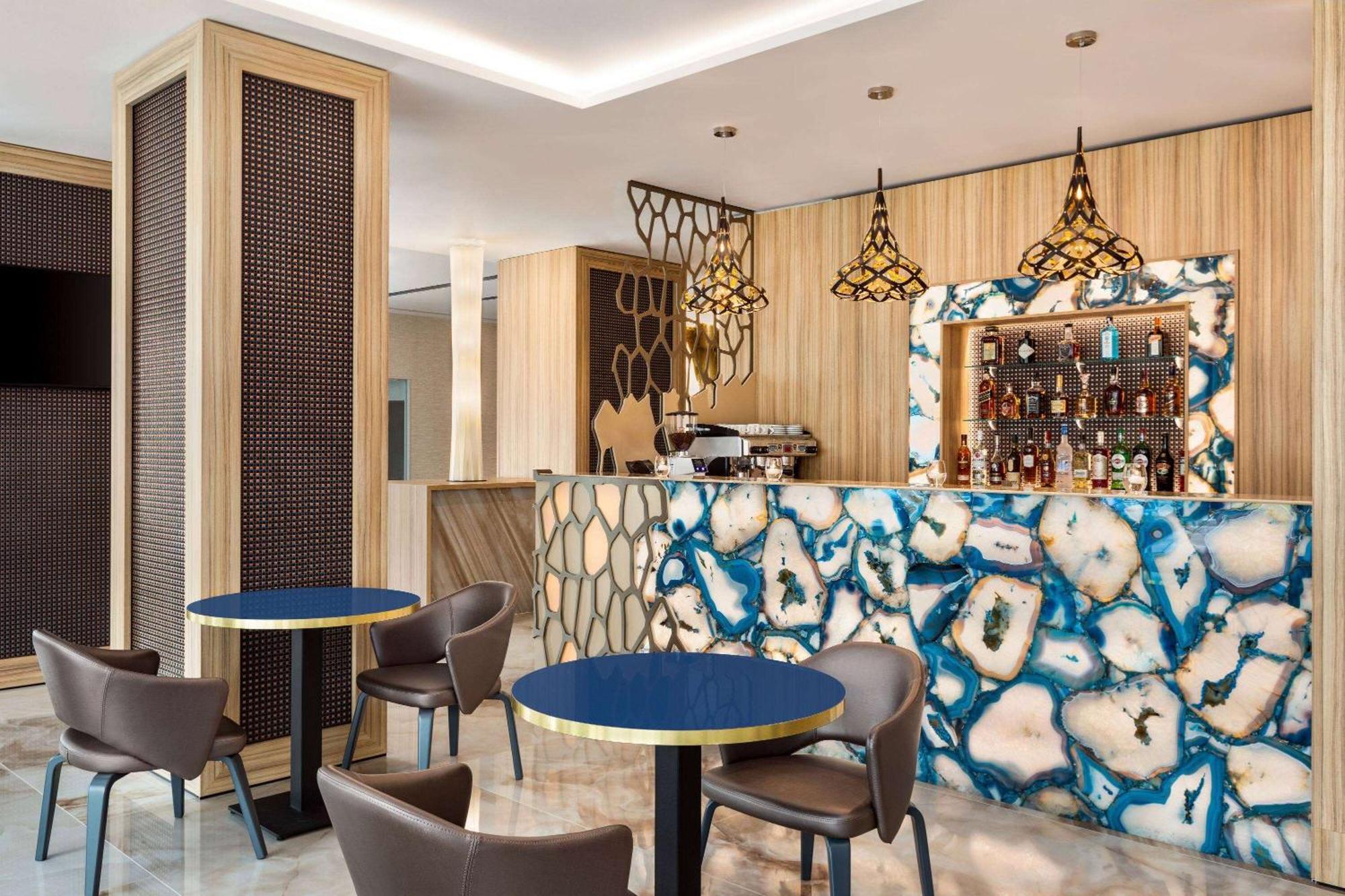 Ramada By Wyndham Ramnicu Valcea Hotel Buitenkant foto