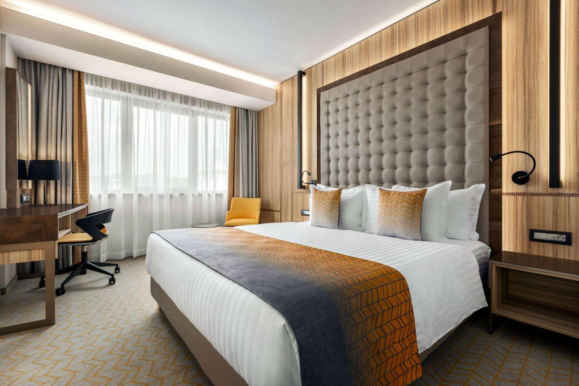 Ramada By Wyndham Ramnicu Valcea Hotel Buitenkant foto