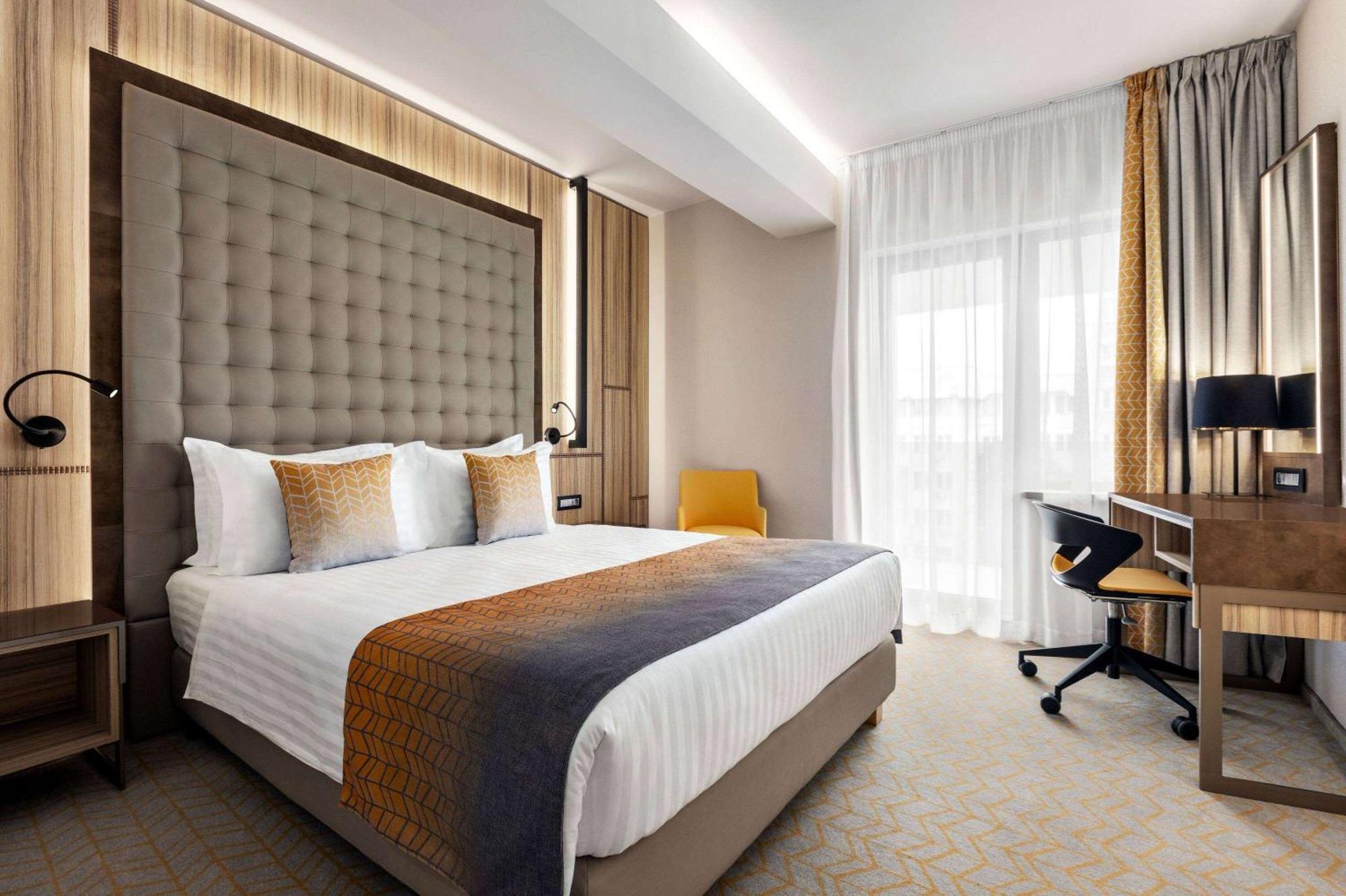 Ramada By Wyndham Ramnicu Valcea Hotel Buitenkant foto